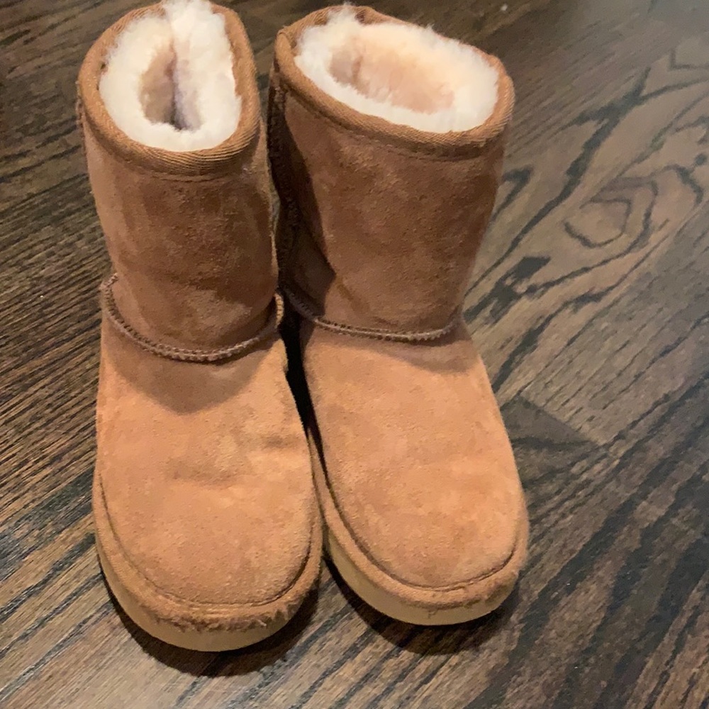 Girls Klemi brown winter boots.
